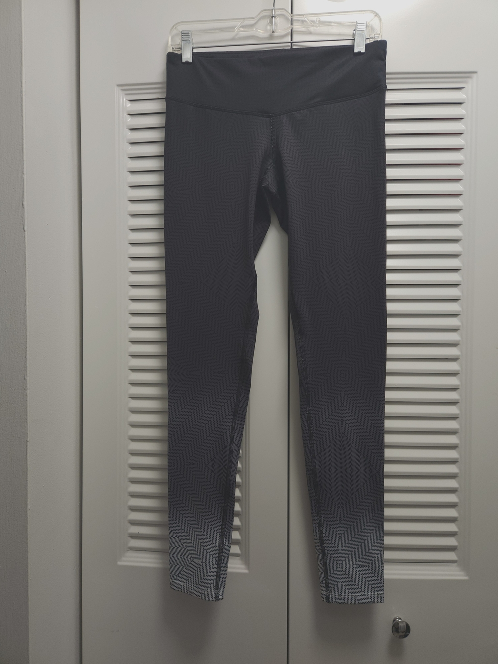 Champion Women's Medium Gray Ombre Geometric Print Compression Leggings